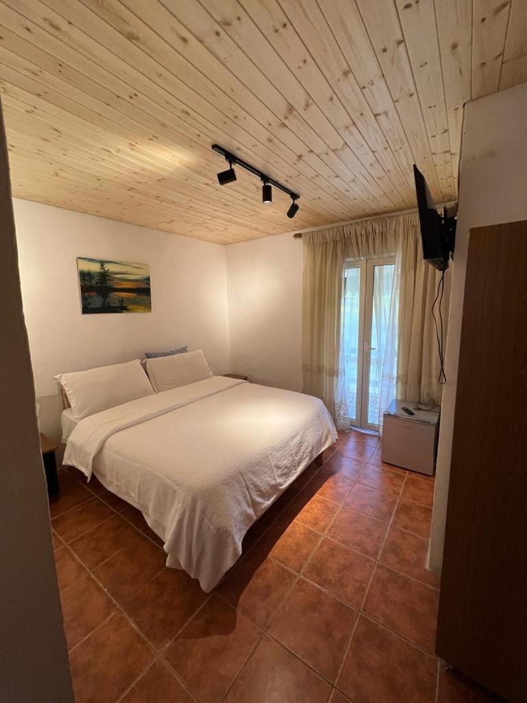 Kelmendi Hotel 3*